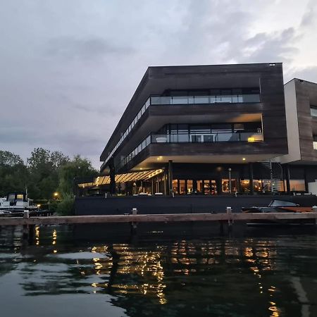 Appartement Aan Jachthaven Met Zicht Op Veerse Meer Arnemuiden Luaran gambar