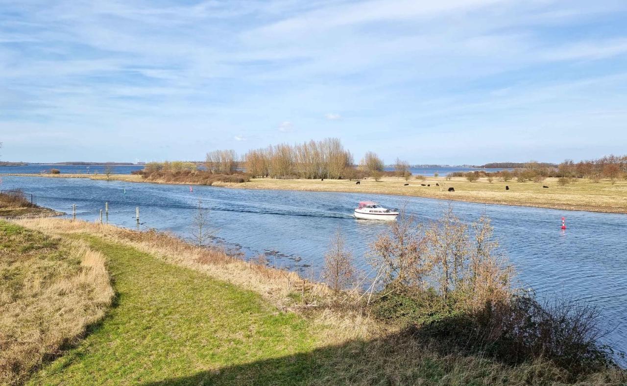 Appartement Aan Jachthaven Met Zicht Op Veerse Meer Arnemuiden Luaran gambar